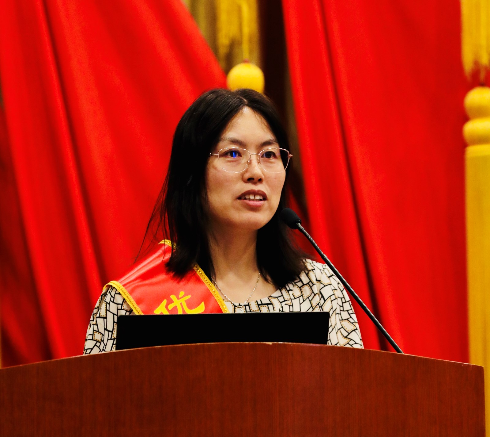 石莉红.jpg