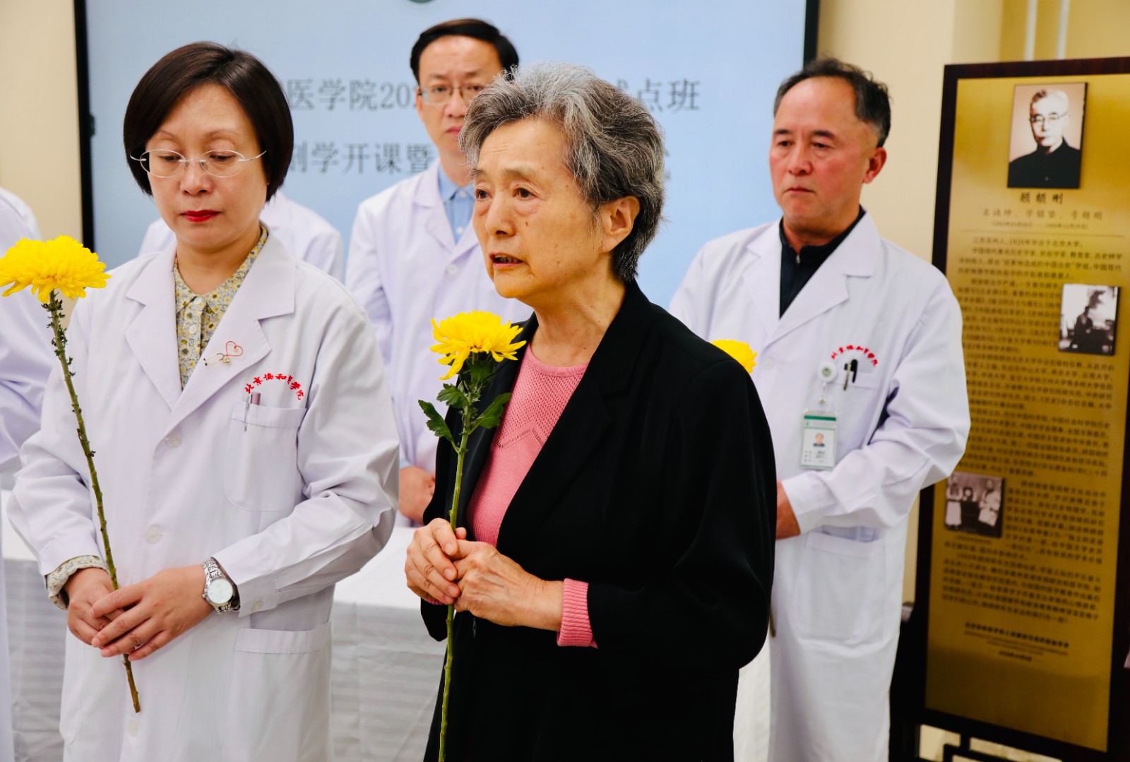 顾教授发言.jpg