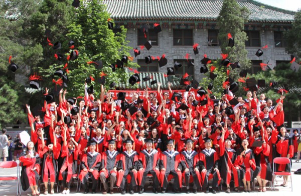 Beat365中文官方网站隆重举行2014年毕业典礼暨学位授予仪式1